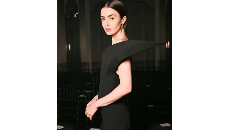 Lily Collins Perankan Audrey Hepburn