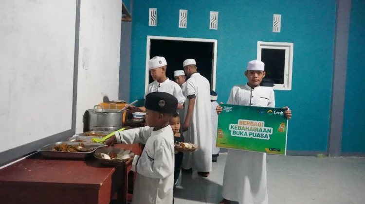 Satu Meja dalam Berkah: Momen Hangat Buka Puasa BMH Bersama Anak Panti Al Kahfi