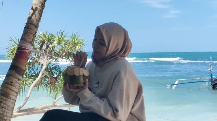 Minum Air Kelapa saat Berbuka Baik untuk Tubuh