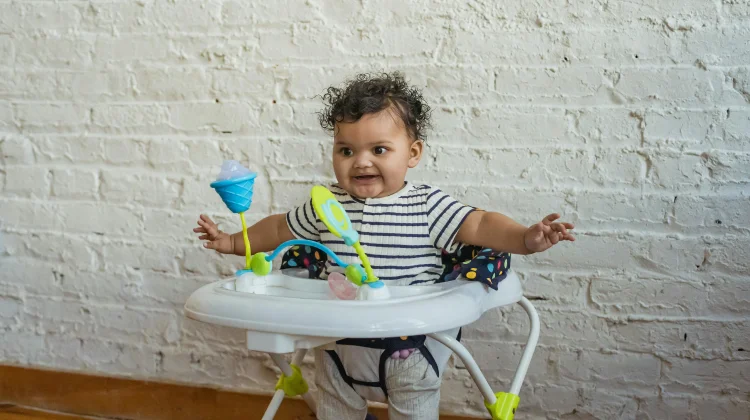 Risiko Penggunaan Baby Walker bagi Keselamatan Bayi