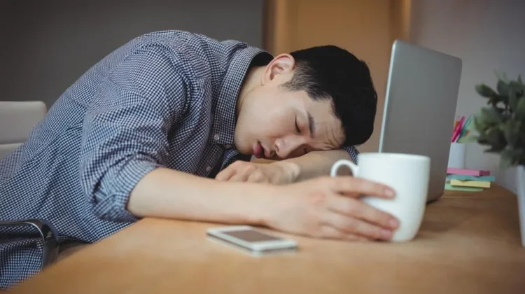 Cara Mengatasinya Afternoon Slump saat Puasa!