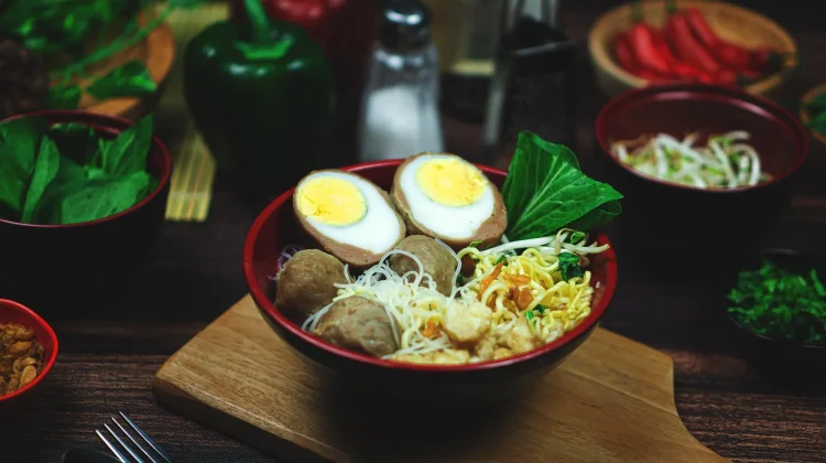 Mie Rebus Telur, Menu Sederhana yang Selalu Menggugah Selera