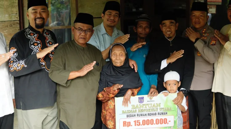 Pemkab Bengkulu Utara Bedah Rumah Lansia di Padang Jaya