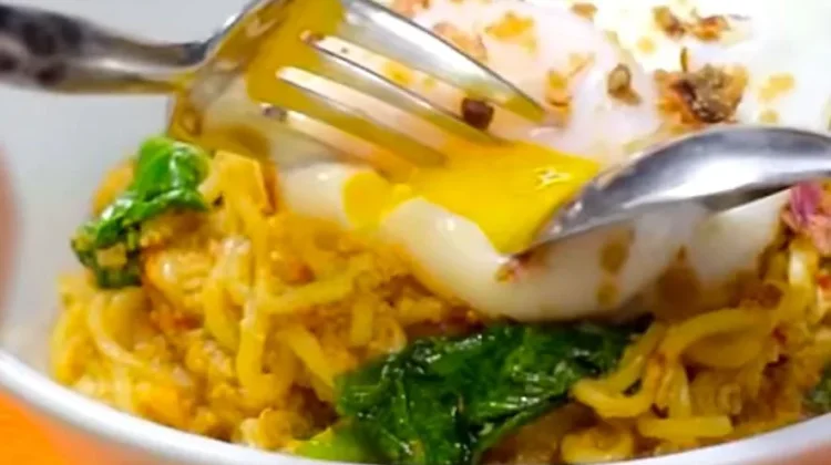 Membuat Mie Bangladesh Pedas yang Menggugah Selera