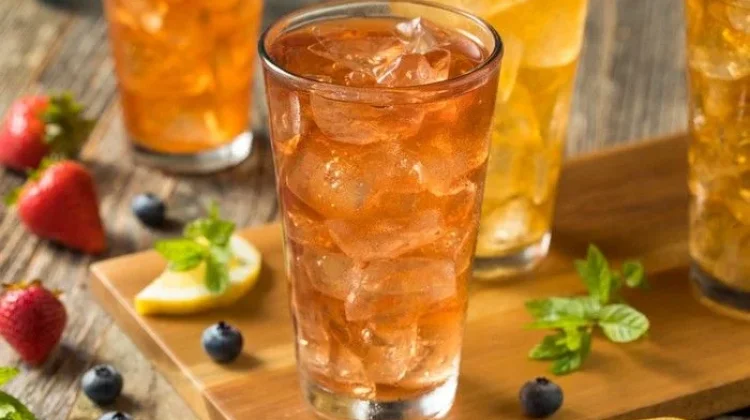 Minum Es Teh saat Makan Daging Kurban, Apa Dampaknya?