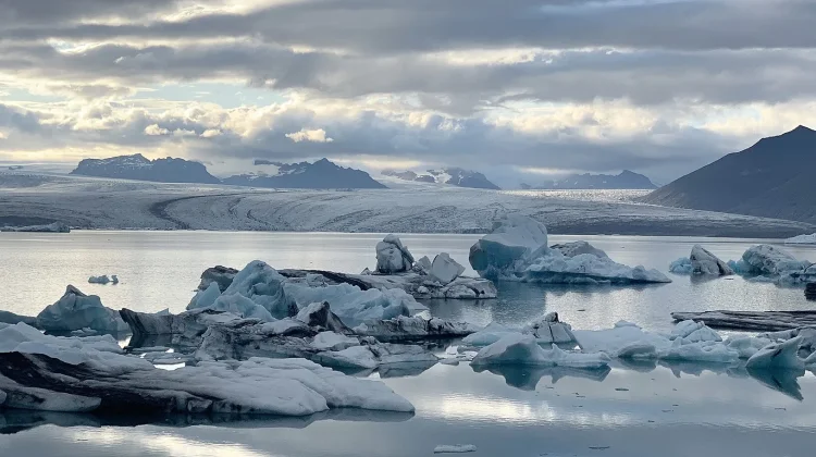 Keajaiban di Bawah Es: Menelusuri Lembah Tersembunyi Vatnajökull