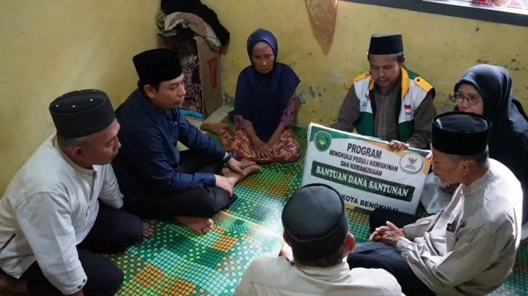Pemkot Bengkulu Salurkan Bantuan untuk Lansia
