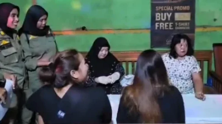 Satpol PP Gelar Operasi Gabungan Temukan Miras dan Wanita Pendamping