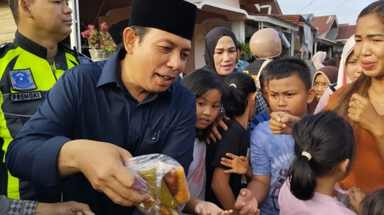Wali Kota Bengkulu dan Baznas Bagikan Ratusan Paket Takjil
