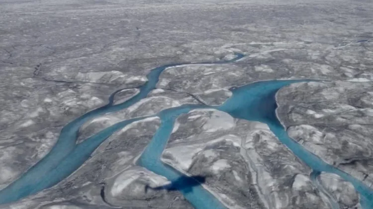 Misteri 'Zona Gelap' Greenland yang Meluas Akhirnya Terpecahkan