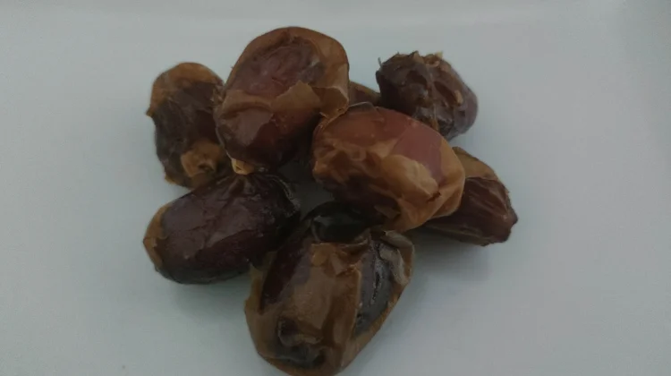 Manfaat Mengkonsumsi Buah Kurma saat Berpuasa