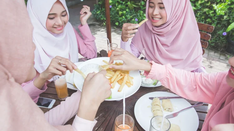 Dresscode Buka Bersama yang Simpel tapi Tetap Stylish