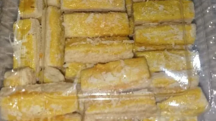 Tradisi Menyiapkan Kue Lebaran di Rumah