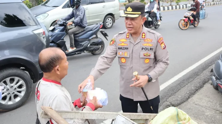 Polres Bengkulu Selatan Bagikan Takjil, Wujud Kepedulian pada Bulan Ramadan