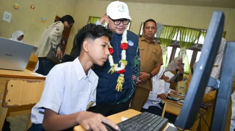 Pesan Mendikdasmen saat Tinjau Gladi TKA di Bireun