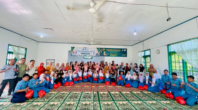 Ramadan Penuh Berkah, Guru SMPN 6 Bagikan THR untuk Siswa