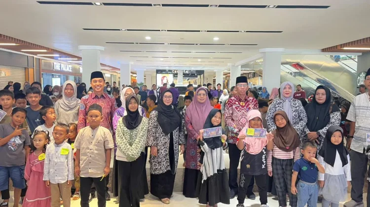 STIA Bengkulu Ajak Yatim Belanja Lebaran