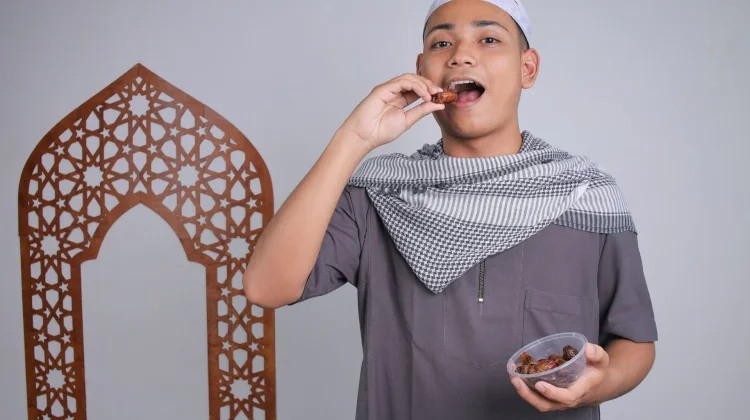 Kurma saat Puasa: Anjuran Nabi dan Manfaatnya bagi Tubuh