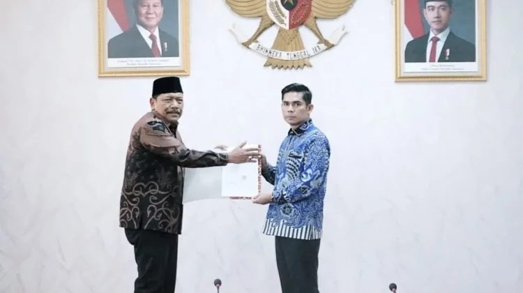 Wagub Mian Serahkan SK Plt Bupati Rejang Lebong