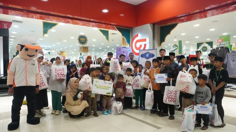 Momen Haru! 33 Anak Yatim Dhuafa di Bengkulu Akhirnya Bisa Pilih Baju Lebaran Sendir