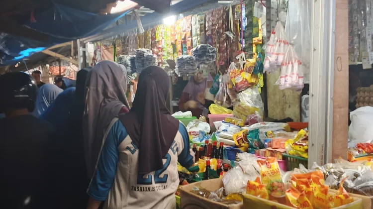 jelang Lebaran, Pasar Ramai Diserbu Warga, Lapak Bumbu Jadi Favorit