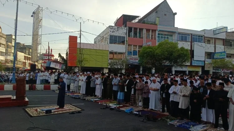Ribuan Jemaah Muhammadiyah Bengkulu Salat Id di Jalan Soeprapto dan Kampus UMB