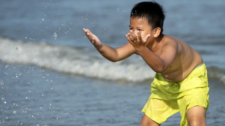 Larangan Mandi di Pantai Panjang Ditegaskan