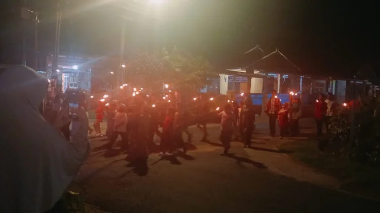 Pawai Takbir Idulfitri di Perum Pinang Mas Kota Bengkulu Meriah
