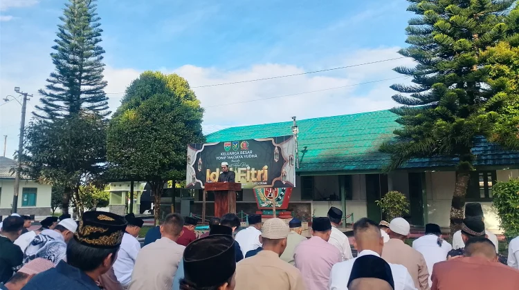Ribuan Warga Ikuti Salat Id di Lapangan Yonif 144/Jaya Yudha