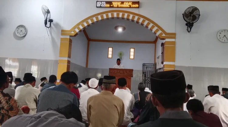 Salat Idulfitri di Masjid Akbar Al Muttaqin Sukaraja Berlangsung Khusyuk