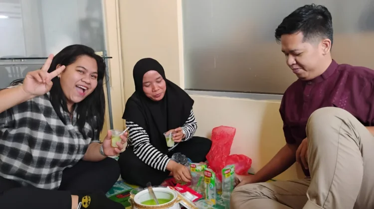 Lebaran Idulfitri Jauh dari Keluarga, Begini Rasanya