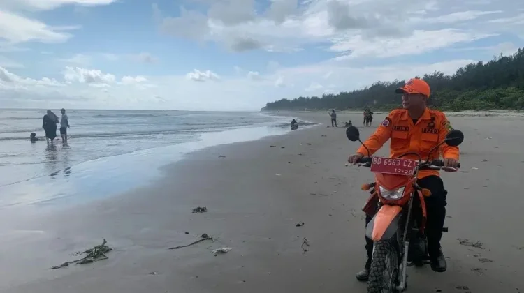 BPBD Kota Bengkulu Imbau Masyarakat Tidak Mandi di Pantai Panjang
