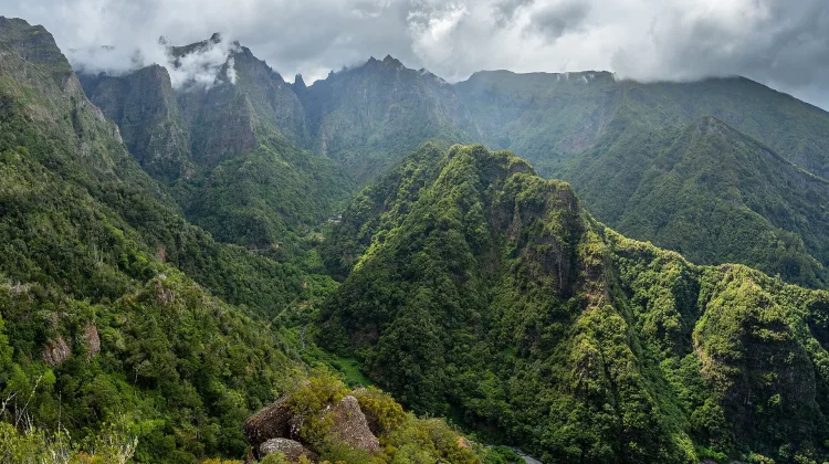 Menantang Langit di Madeira: Keajaiban di antara Puncak Tertinggi Portugal