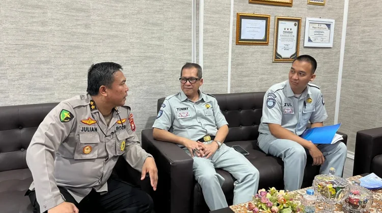 Penanganan Korban Kecelakaan, JR Jalin Silaturahmi dengan Karumkit Bhayangkara