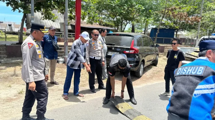 Tekan Aksi Balap Liar, Rumble Strip di Pasang di Pantai Panjang