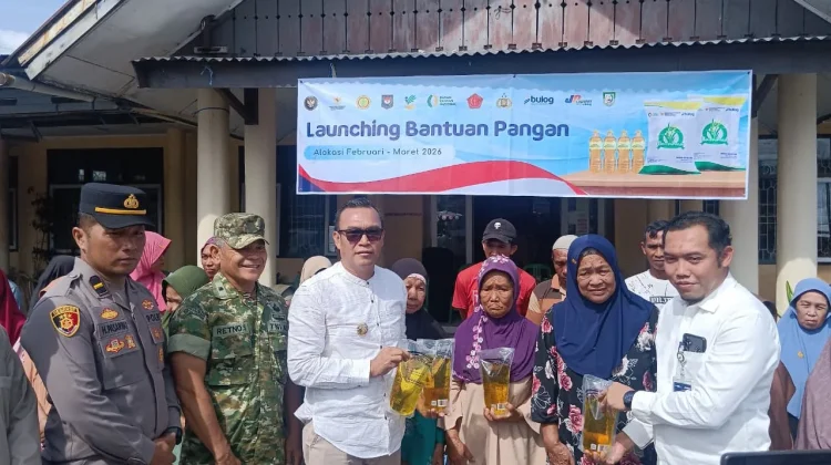 Bupati Kepahiang Salurkan Bantuan Pangan