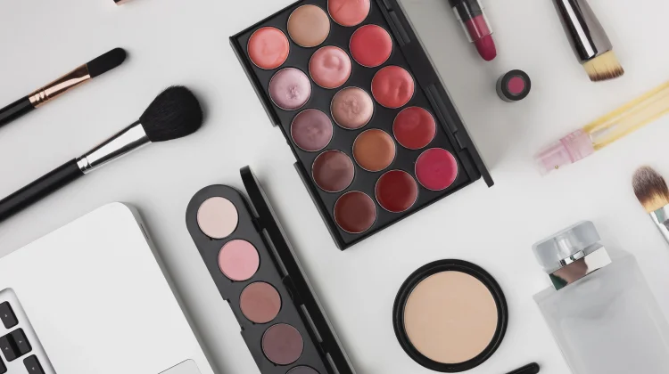 Jangan Asal Pilih Makeup, Ini Tipsnya