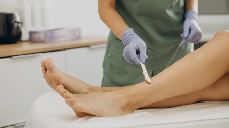 Waxing Bikin Bulu Kaki Makin Panjang?
