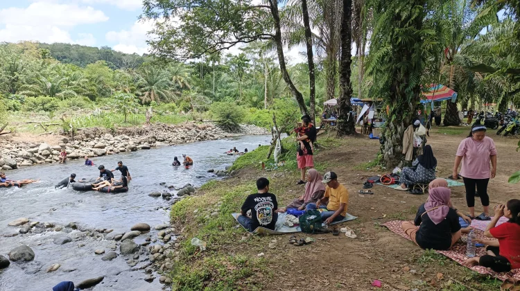 Libur Lebaran Obyek Wisata Lubuk Munik Ramai Pengunjung