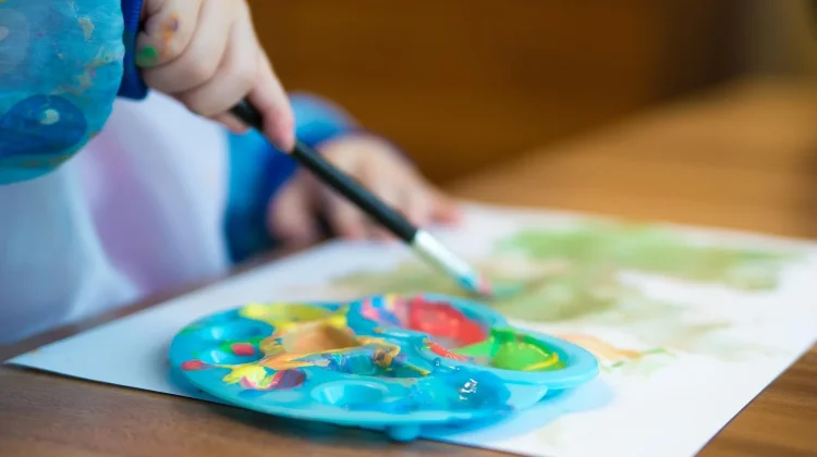 Melatih Anak Melukis, Cara Efektif Kembangkan Kreativitas sejak Dini