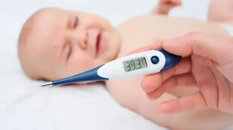 Tips Bidan Tangani Demam Anak Pasca-Imunisasi: Jangan Panik
