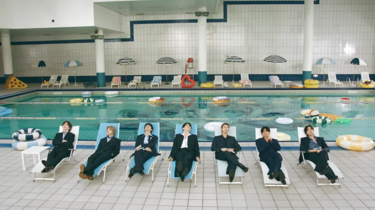 BTS Rilis MV “SWIM” Versi Kolam Renang