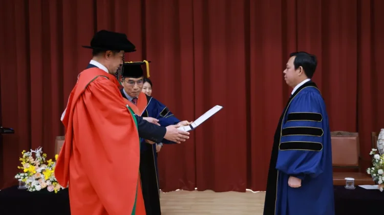 Ketua DPD RI Sultan Terima DOCTOR PHD Honoris Causa