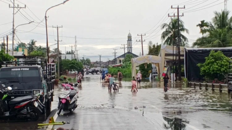 Jalan Irian Tanjung Agung Terendam Banjir, Akses Lalu Lintas Terganggu