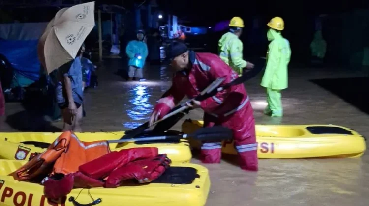 Polres Lebong Bersama BPBD dan TNI Tangani Banjir, Ratusan Rumah Warga Terdampak