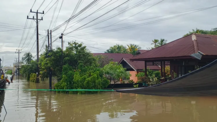 Korban Banjir di Tanjung Jaya Harapkan Bantuan Makanan