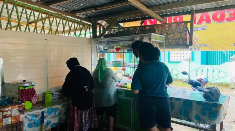 Dampak kenaikan harga Plastik, Pedagang Mulai Mengurangi Penggunaan Plastik