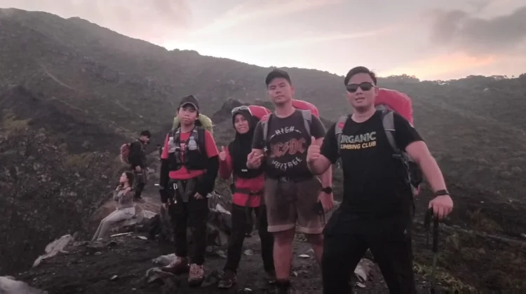 Perlengkapan Pendakian Gunung yang Wajib Dibawa Pendaki Pemula