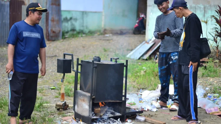 UINFAS Bengkulu Dampingi Santri Ponpes Pancasila Olah Sampah Plastik