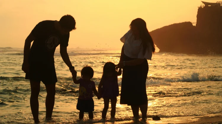 Strategi Parenting yang Membantu Anak Tumbuh Percaya Diri